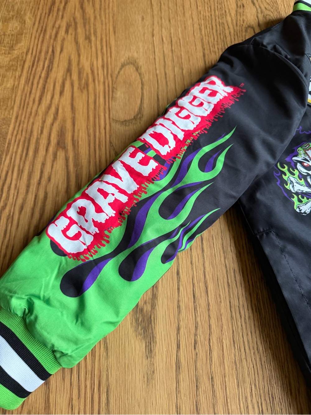Monster Jam Grave Digger Kids Black and Green Jacket Size 8 - Picture 4 of 5